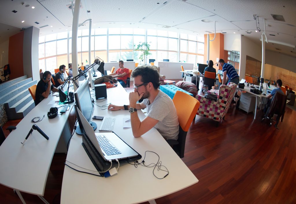 wispart_office_working_people